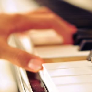 体育生爽擼又大又粗的雞巴自慰
