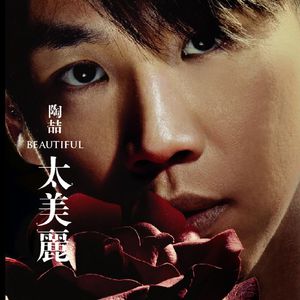 体育生爽擼又大又粗的雞巴自慰
