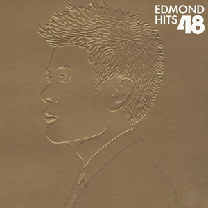 体育生爽擼又大又粗的雞巴自慰
